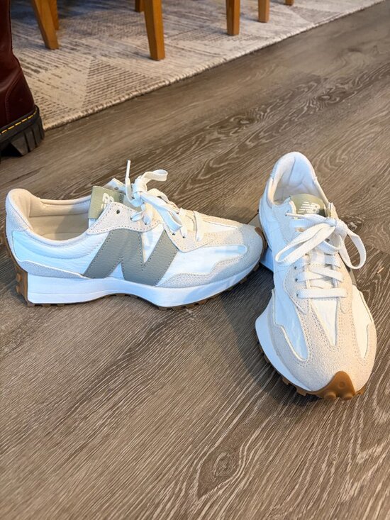 New Balance 327 Cream White Sneakers Size 9 Women NWOT Suede Neutral Aesthetic - Picture 2 of 9